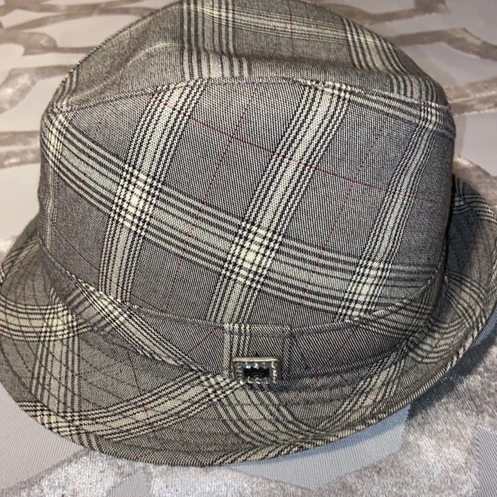 Hat - Picture 3 of 6